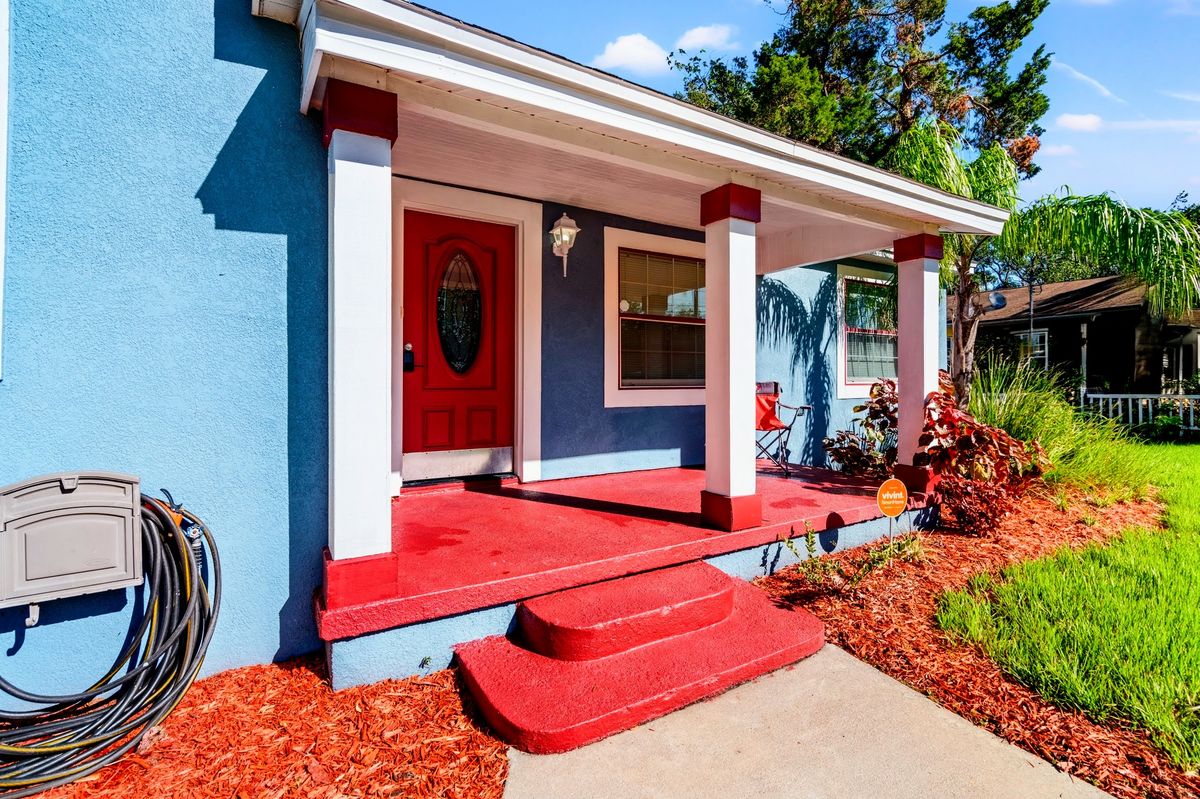 Front porch and entry at The Campus